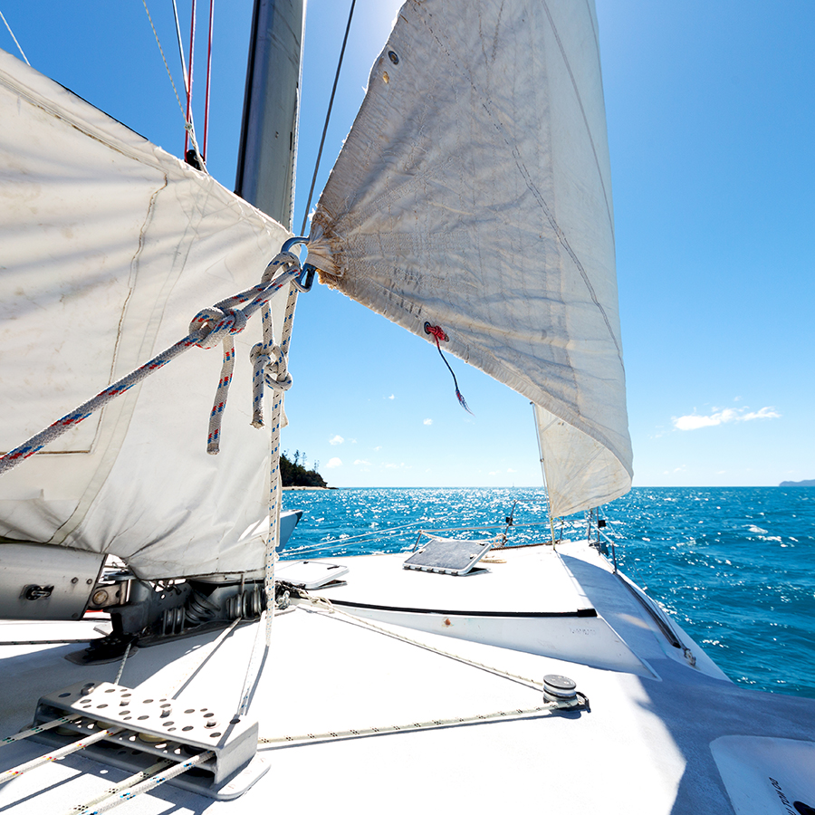 Naviguez avec plaisir sous le soleil de la Vendée avec Vivzo, école de voile aux Sables d'Olonne.