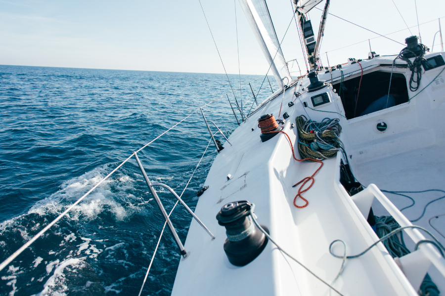 Privatisez un bateau pour une expérience d’apprentissage inoubliable aux Sables d'Olonne en Vendée.