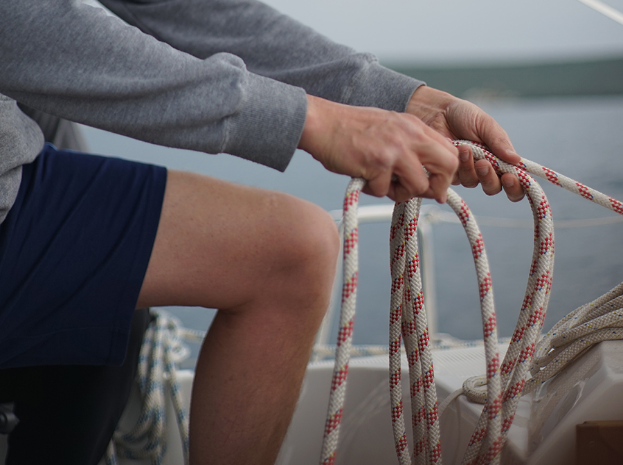 VivZo, école de voile aux Sables d'Olonne en Vendée propose des stages théoriques pour apprendre à naviguer.